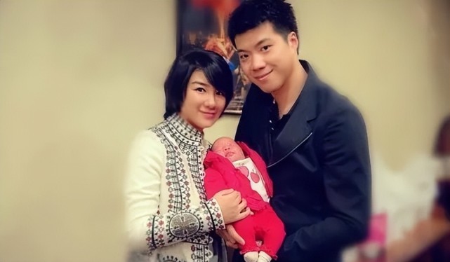 历经无数争议,3段恋情,2任丈夫,才明白谁是最懂黄奕的男人