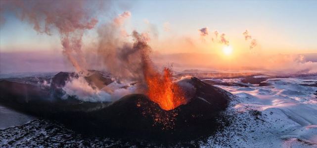 勘察加火山噴發直衝15千米高空!或影響美日兩國