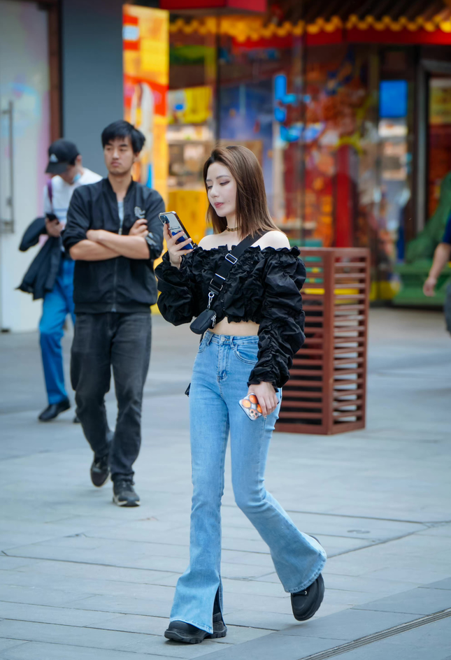 杭州最真实的夏季街拍是这样,穿裤子的女生会更多,每一套都好看插图6