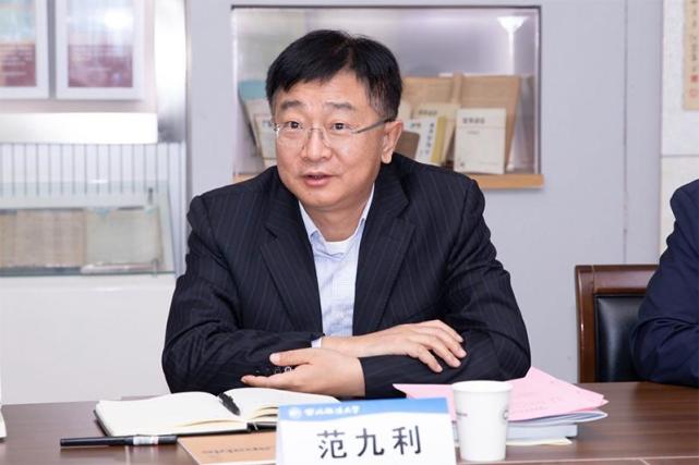 西北政法大学校长范九利,正厅级,属于事业单位管理岗三级职员,还有