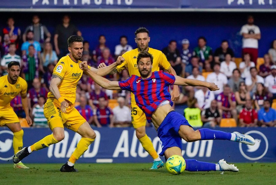 2230西乙冠军诞生武磊恩师率队升级罗纳尔多杀回西甲