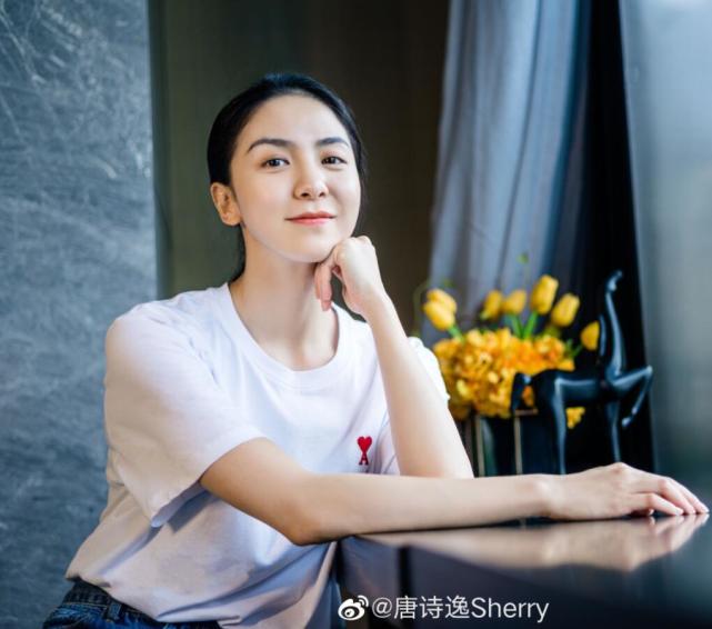 唐诗逸除了是中国歌舞剧院首席还是北大音乐剧硕士也拍过戏