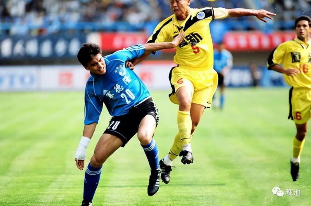 大连足球史上今天1999年5月30日足协杯万达vs厦门ac米兰小球迷抢镜