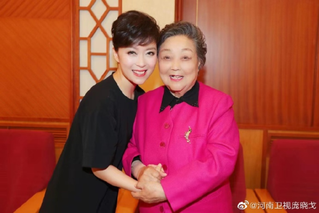 马金凤逝世,河南卫视公开其年轻照:3次被卖3次改名,一生不吃凉