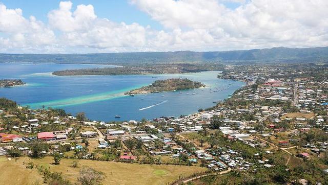 瓦努阿图作为南太平洋国家,人口约31万,有80多个岛屿和群岛,岛屿面积