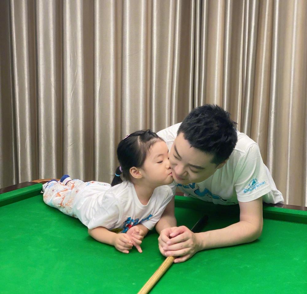 丁俊晖有钱有势,为何娶编辑张元元?
