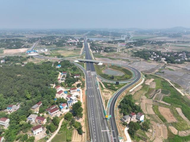 合枞高速吕亭南枢纽至浮山互通段进入通车冲刺阶段