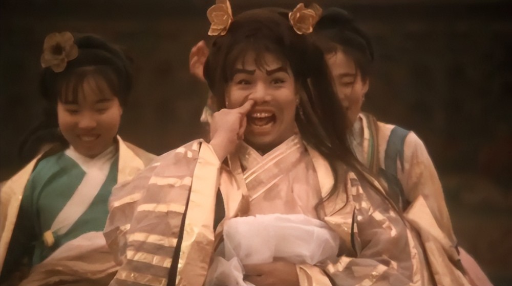 "如花"李健仁拍电影!61岁穿女装戴假发,曾因半身瘫痪息影3年_腾讯新闻