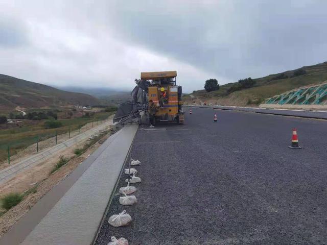 滑模机@混凝土滑模机@滑模摊铺机@隆鹏滑模_腾讯新闻