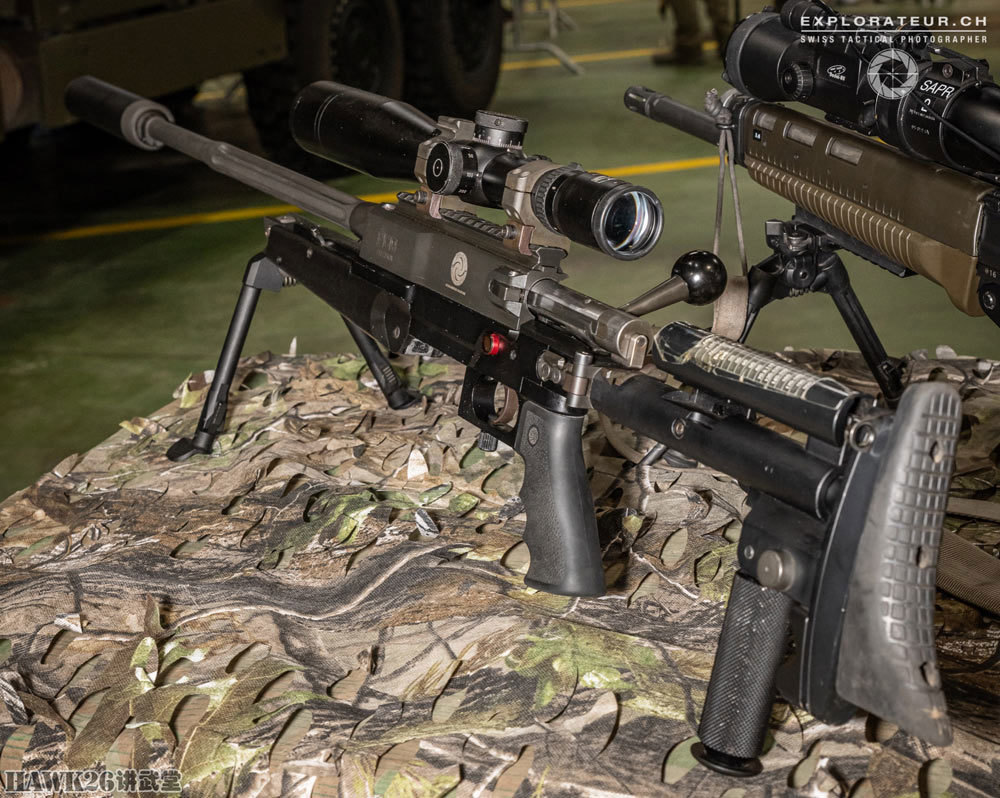 这是uat装备的sig 751 sapr步枪,口径7.62×51mm.