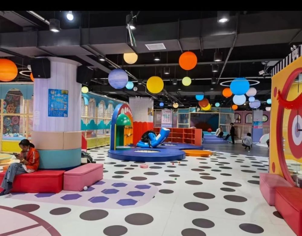 地址:城关区天海路4号乐百隆商场三楼10· 欢乐嘉年华 ·地址:城关区