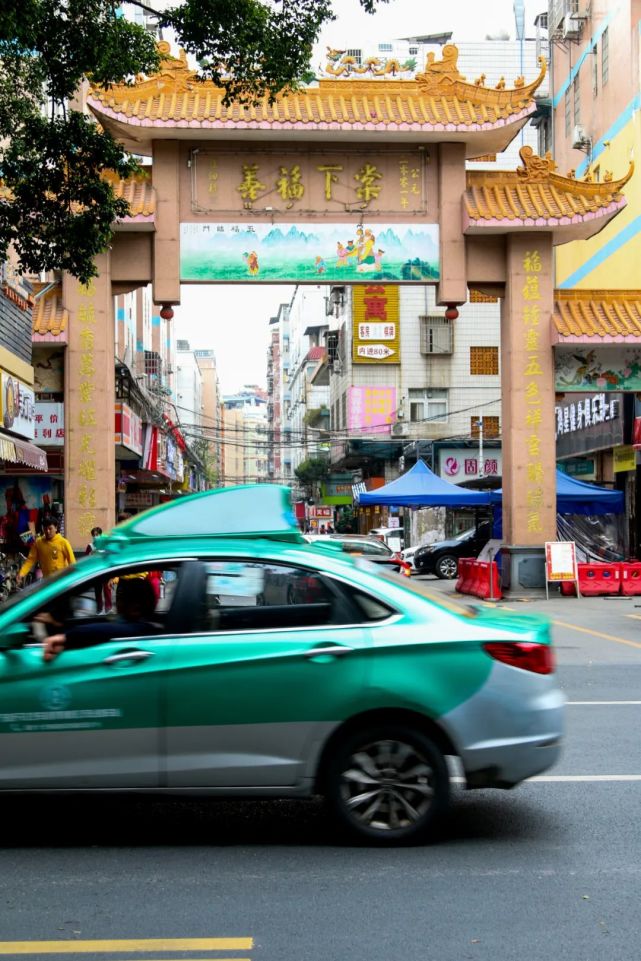 棠下牌坊位于天河棠下村,牌匾上写着"棠下福善"有些牌坊并不起眼只有