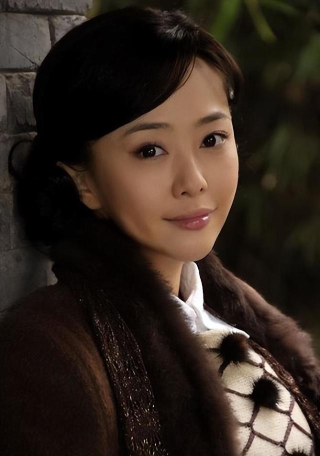 演员刘园园,逼婚大12岁央视名嘴沙桐,婚后一家三口生活有滋味