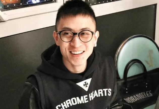 "沪上皇"秦奋背景被扒,父亲是香港人,难怪和王思聪玩不到一起_腾讯