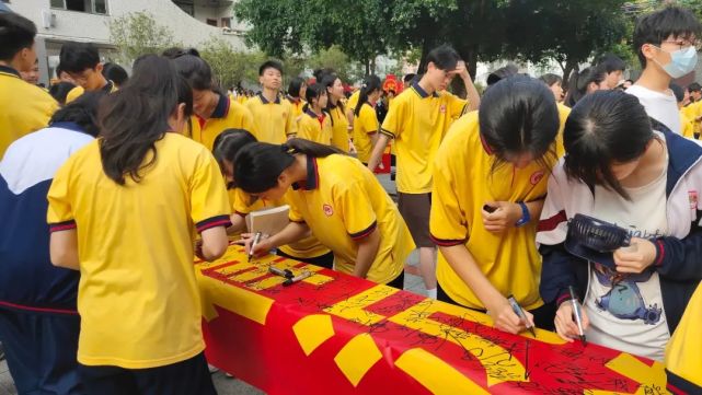 高考在即南雄中学千名学生承诺诚信应考