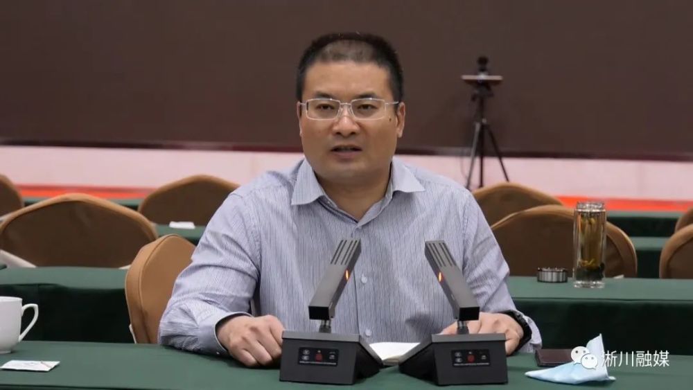 县委书记周大鹏:疫情防控依然存在不戴口罩,扎堆聚集