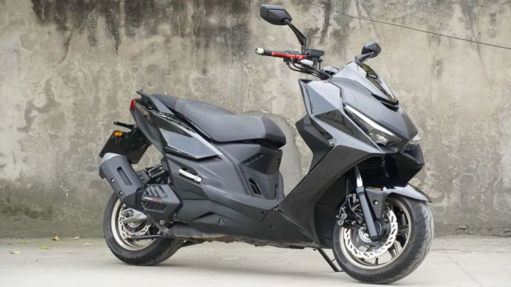 步子大,扯着胯,光阳 krv 180丨骑士网测评_腾讯新闻