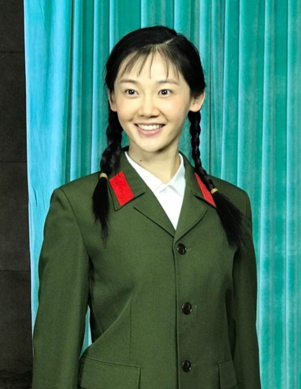 苗苗回忆去试戏那天,别人都是穿的紧身舞蹈服,只有她从总政歌舞团匆匆