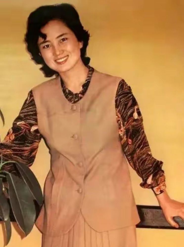 张金玲不愧是"北影金花",年轻时蓬勃动人,老了也依旧风韵犹存插图5
