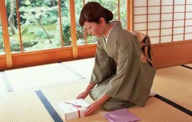 都知道原一平卖保险很厉害 但谁晓得她媳妇在背后帮了大忙 腾讯新闻