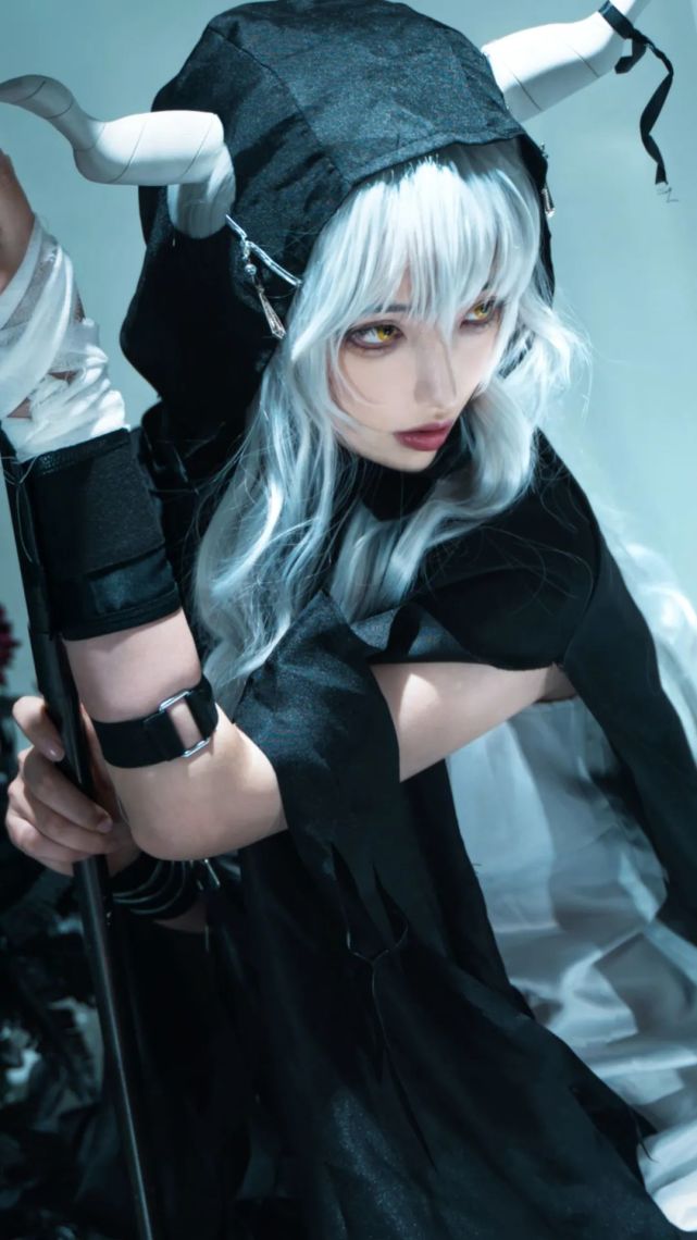 cos:明日方舟巡回医师闪灵cos正片@四害