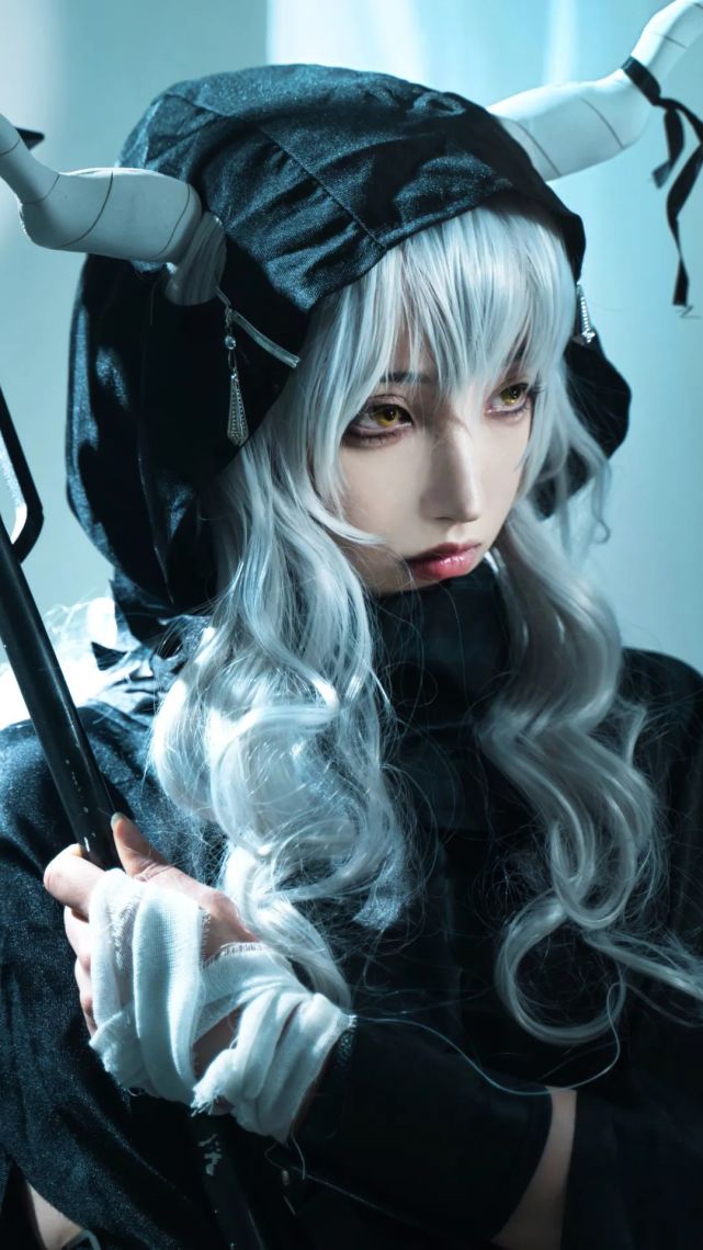 cos:明日方舟巡回医师闪灵cos正片@四害