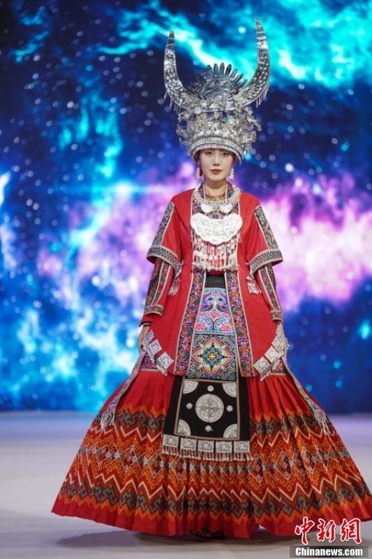 150套民族潮服亮相广西南宁秀场