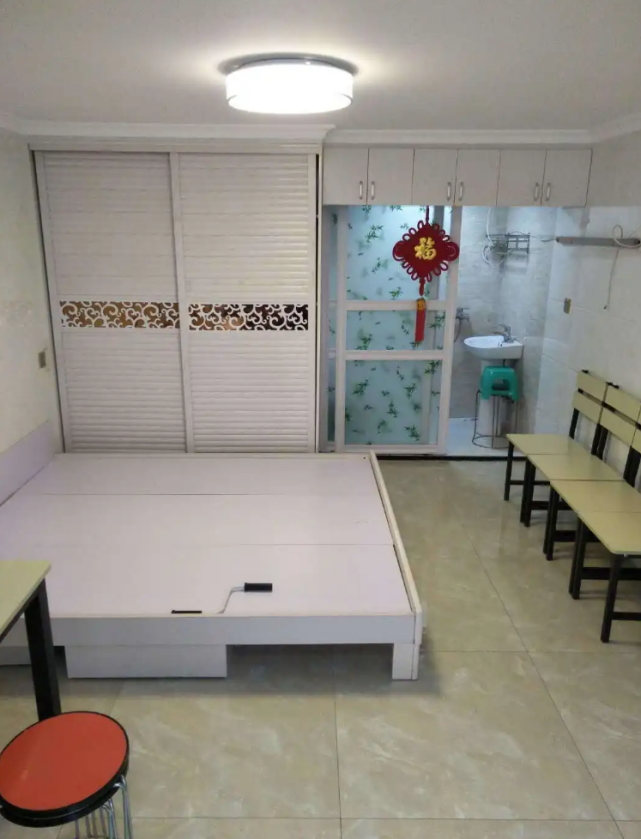 儿子儿媳让年老的父母住自家车库,被众人骂不孝顺,有这么过分吗