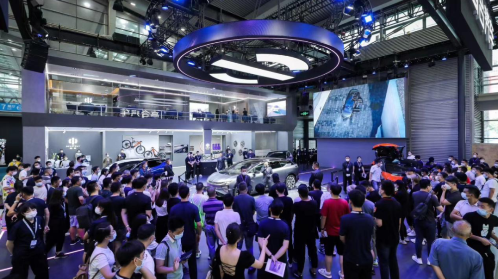2022年首个国内车展“破冰”，汽车行业的曙光？提取英语