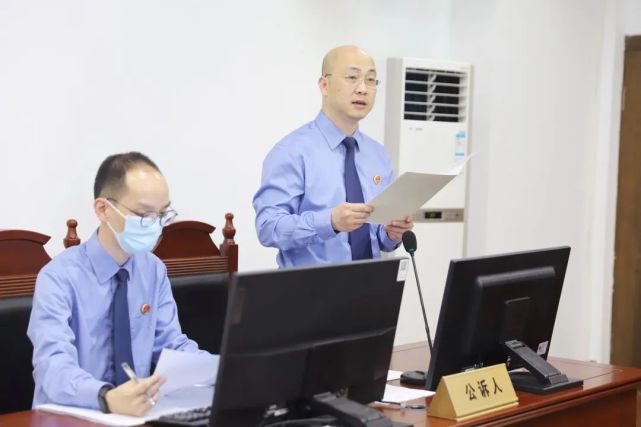 龙港法检两长同庭审理一起污染环境罪案件