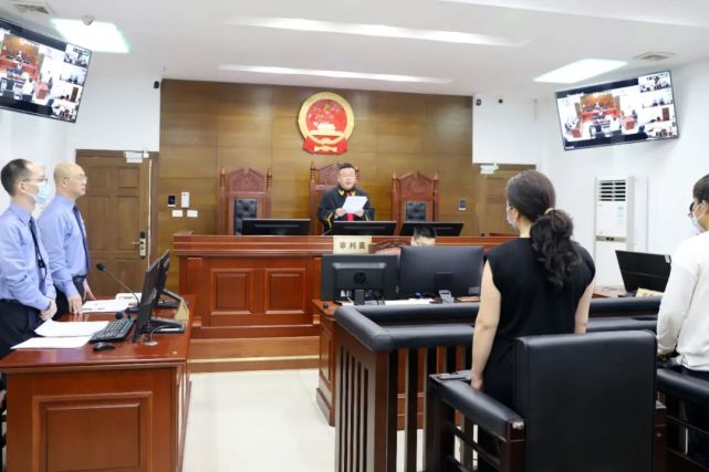 龙港法检"两长"同庭审理一起污染环境罪案件