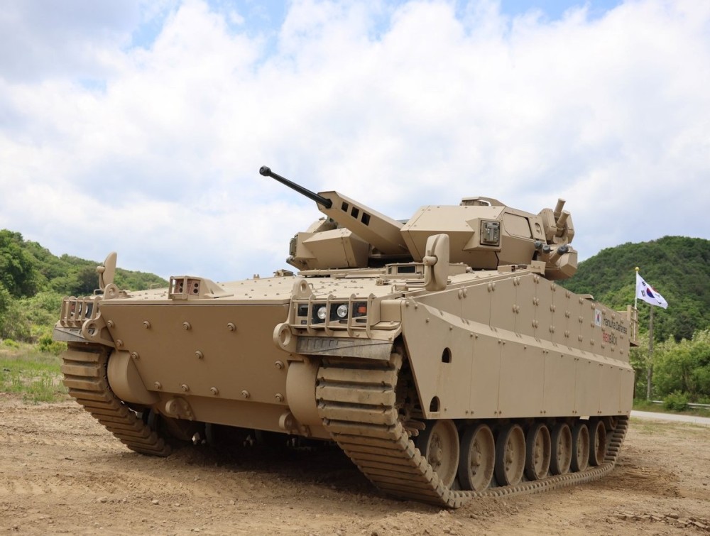 攻防兼备韩国展示新型红背蜘蛛步战车现代化程度堪称一流