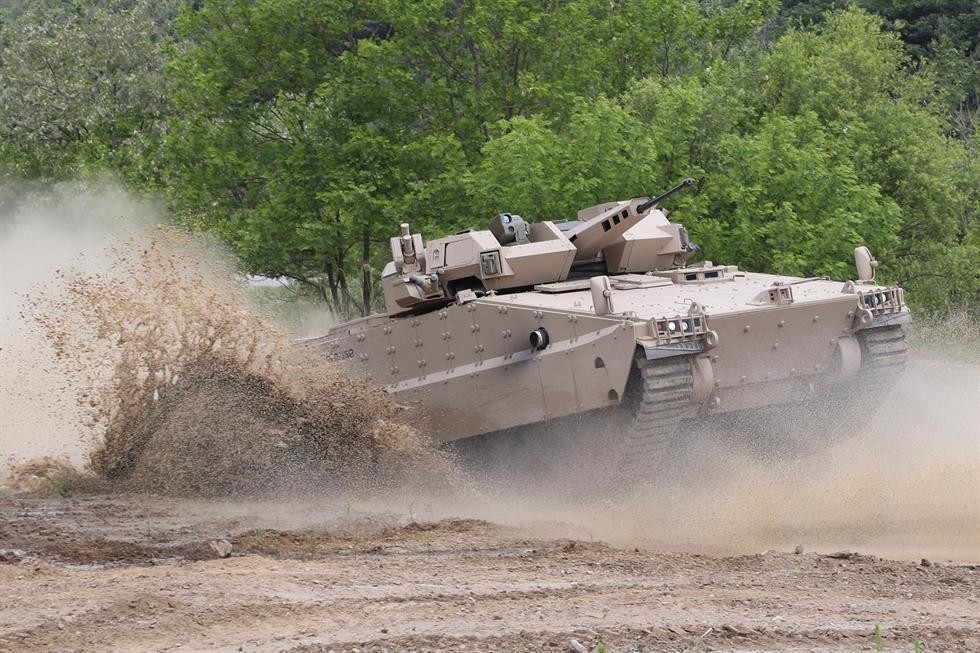 攻防兼备韩国展示新型红背蜘蛛步战车现代化程度堪称一流