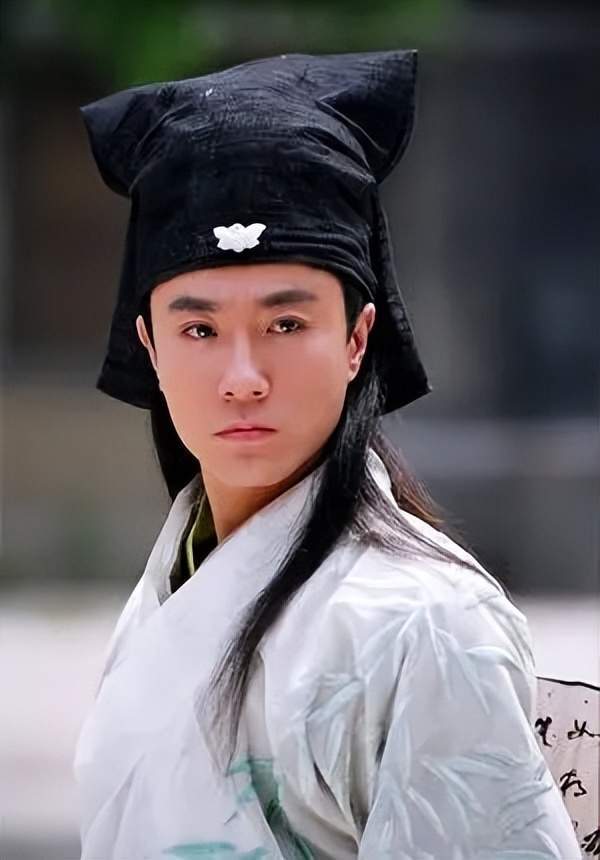 他可是《少年包青天》中公孙策的扮演者