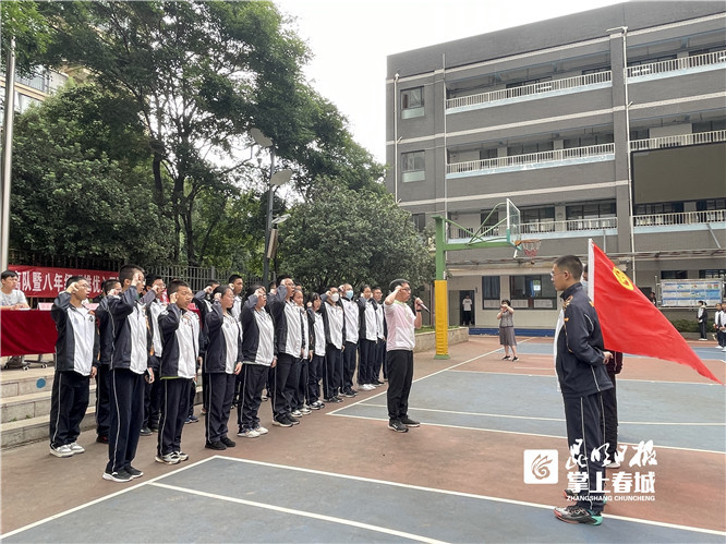 新迎中学举行离队暨入团仪式