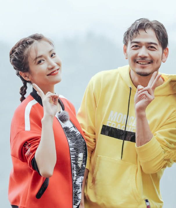 演员王黎雯为杨烁放弃事业相恋3年无婚礼婚后生一儿一女