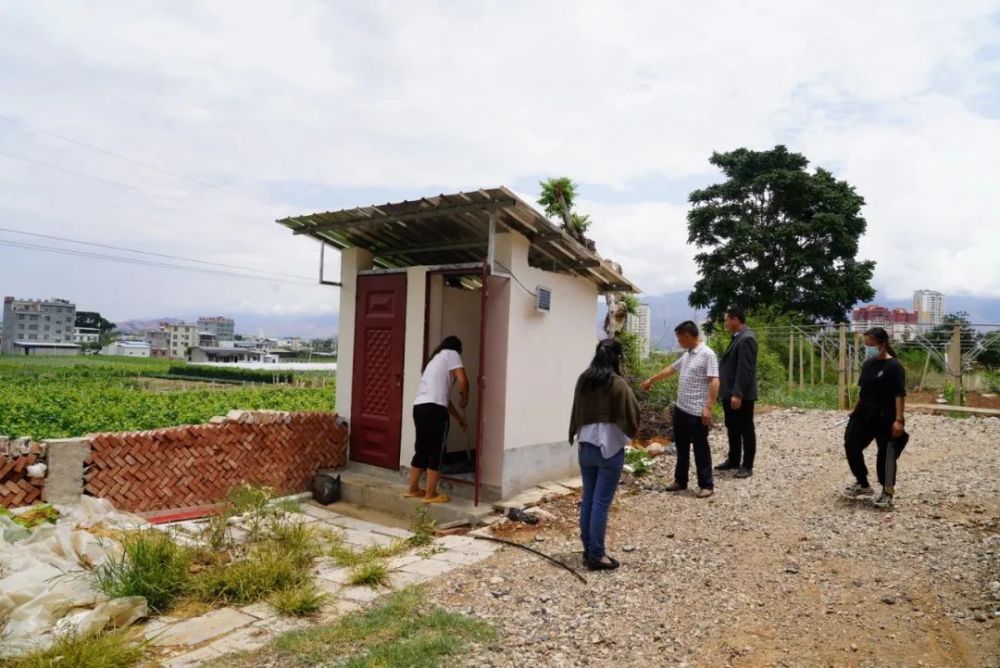 賓川縣金牛鎮白塔村委會老虎山村二組村民楊繼成切身感受到了改廁給