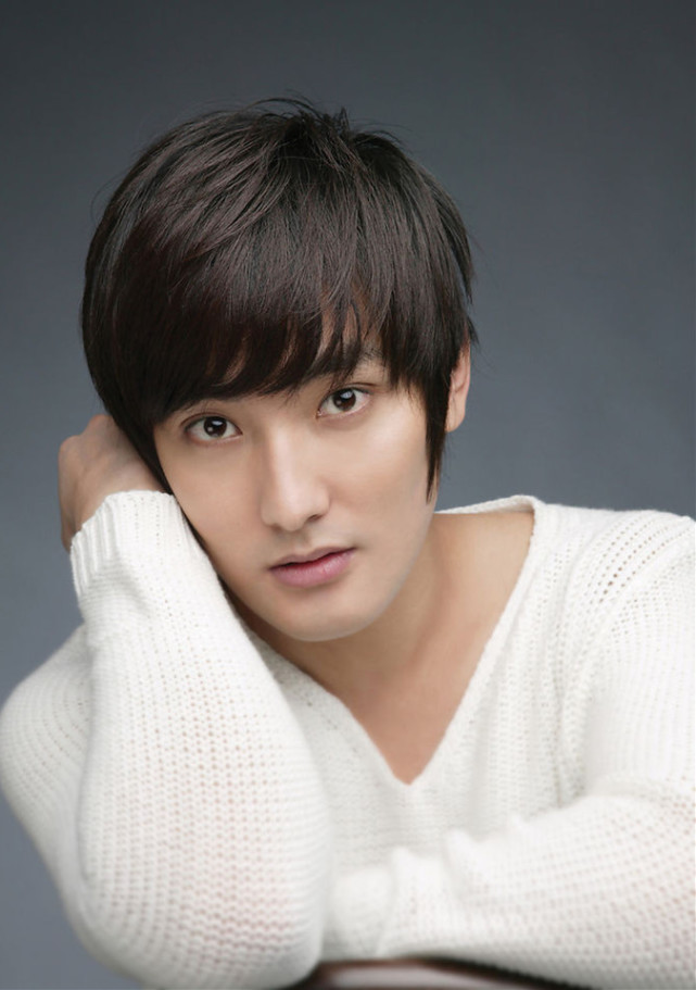 乌龙喜讯成真42岁安七炫和女友见双方家长筹婚礼曾深陷四角恋