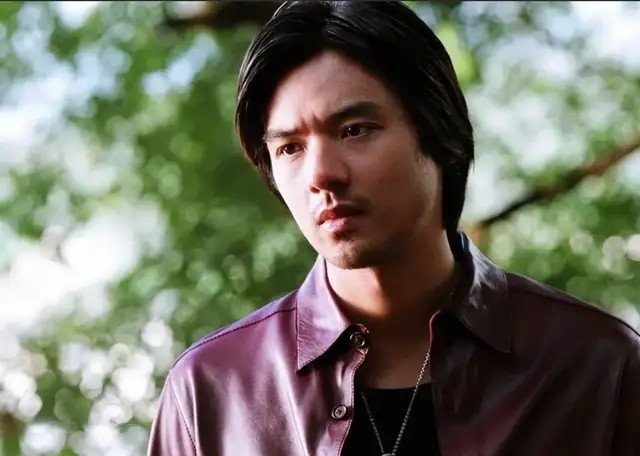 第一部他导演的电影《大佬爱美丽》播出之后,收获了不少掌声,冯德伦凭