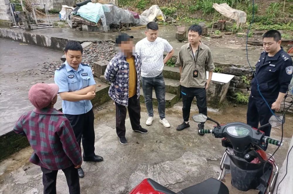 今年5月16日08时许,瑞塔铺派出所接到陈某某报警称:自己停放在瑞塔铺