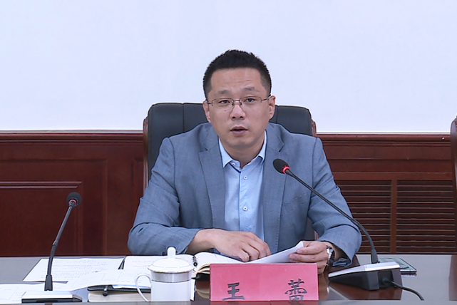 县委书记王蕾主持召开2022年县委常委会第二十次会议
