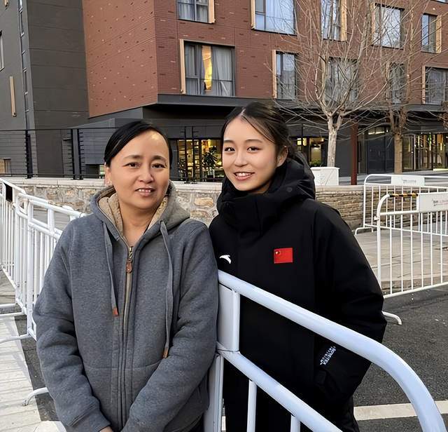 朱易是父亲朱松纯,更是一位鼎鼎大名的科学家,曾获得菲尔兹奖.