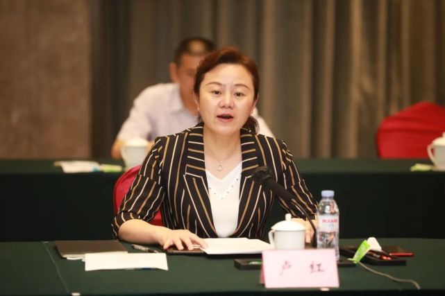 重庆选出新一届市委班子：4位新面孔，两位女常委_腾讯新闻