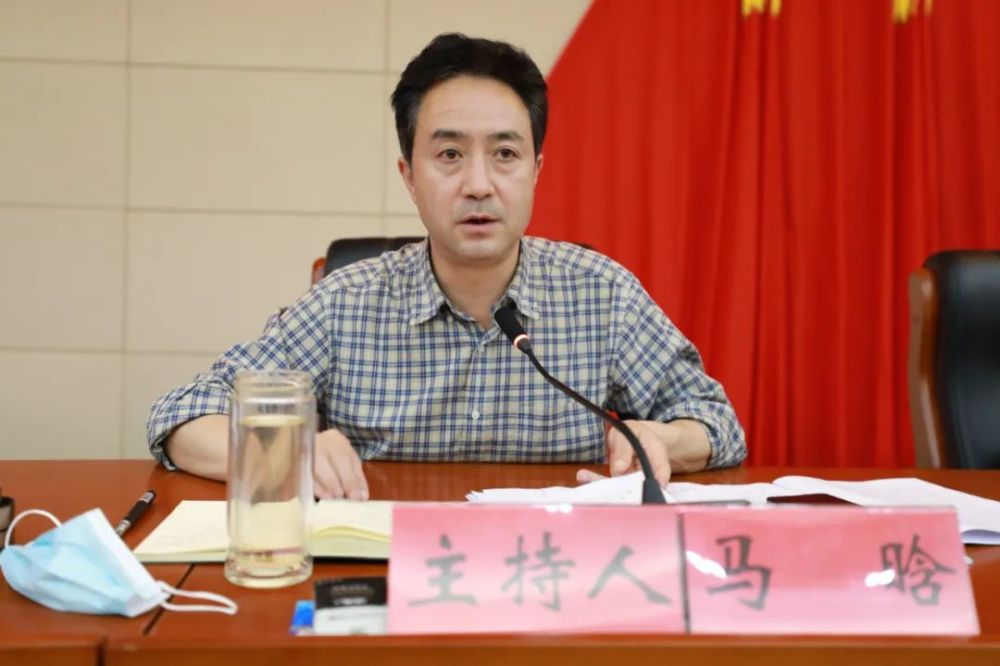县委副书记,代理县长马晗主持会议并强调,各级各部门要切实增强创建