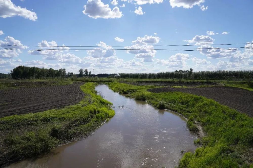 马延峰来到布海镇十三家子大桥国考断面现场开展巡河,实地查看国考