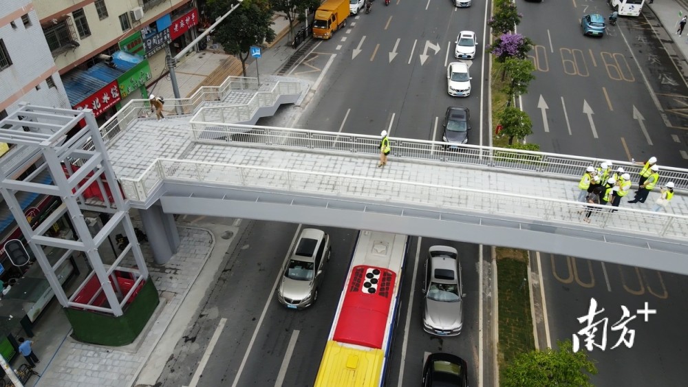 广州大道北第13座人行天桥6月1日开通将取消过街红绿灯