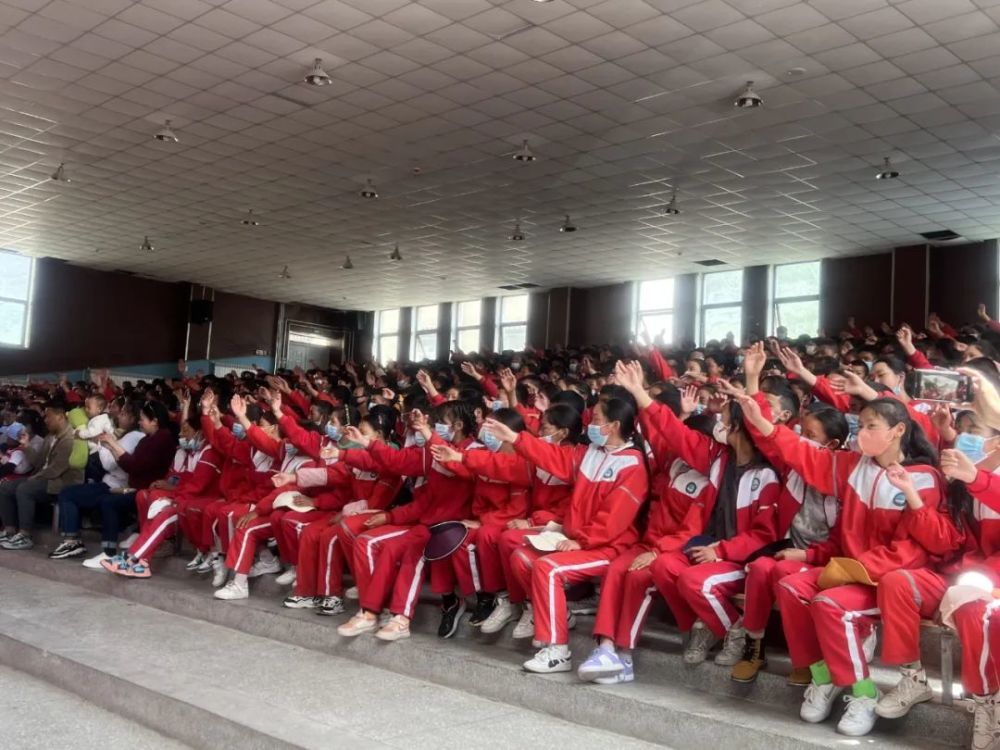 江达县第一初级中学图片