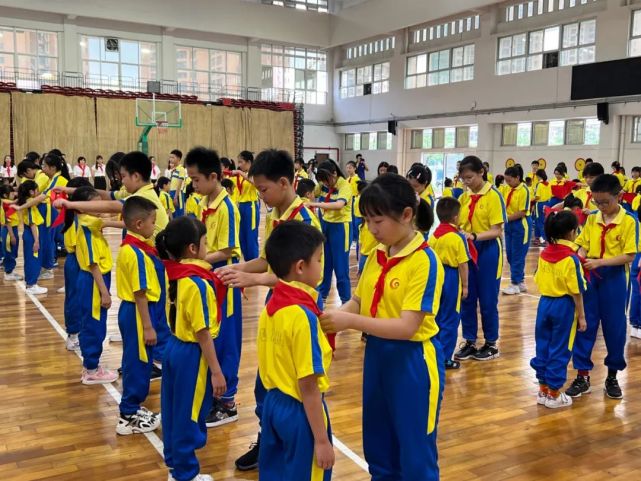 喜迎二十大 争做好队员——2022年清远市凤翔小学少先队员入队仪式