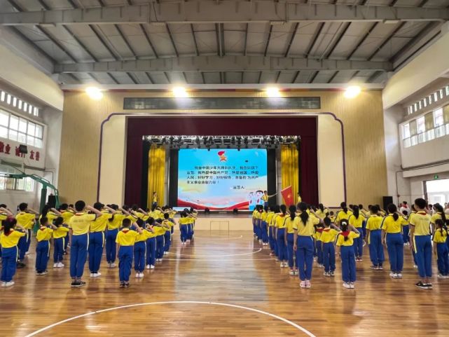 喜迎二十大 争做好队员——2022年清远市凤翔小学少先队员入队仪式