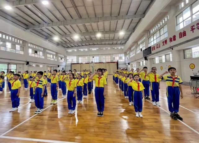 喜迎二十大 争做好队员—2022年清远市凤翔小学少先队员入队仪式